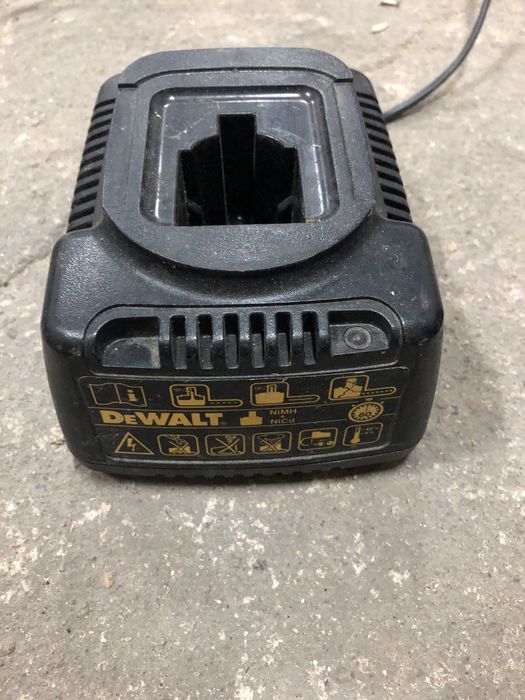 Зарядно DeWALT - 7,2V ; 14,4V ; 18V ;