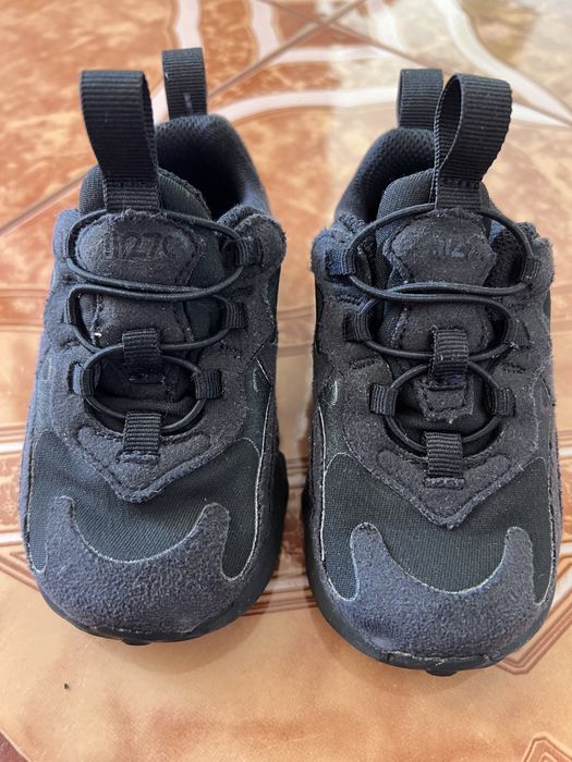 Adidași Nike air 270 am măsurat cu ruleta in interior și au 14 cm