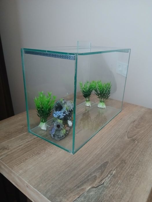 Прадавам аксесоари за аквариум