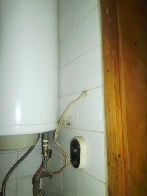 Продавам  ТРИЕТАЖНА  МАСИВНА КЪЩА на 500 м от центъра на гр. Тетевен