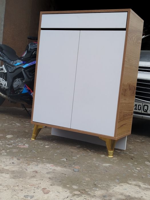 Oyoq kiyim javoni prixojka uchun