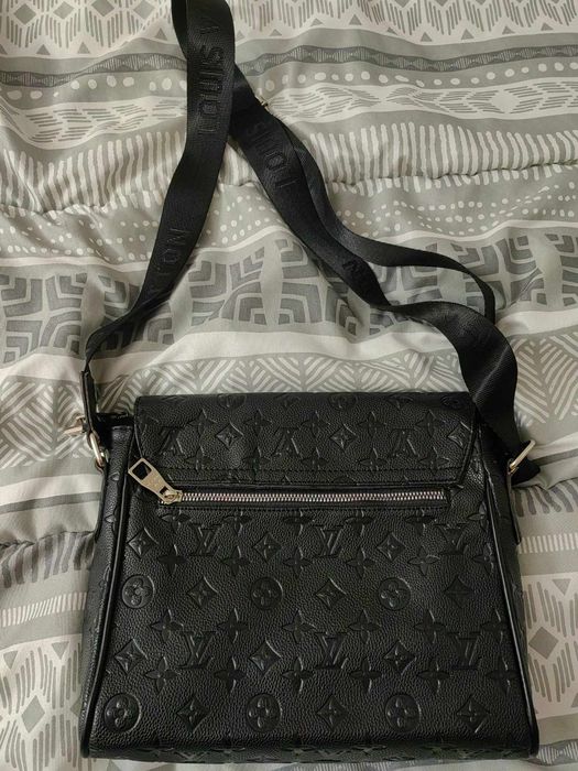 Уникална   Louis  Vuitton