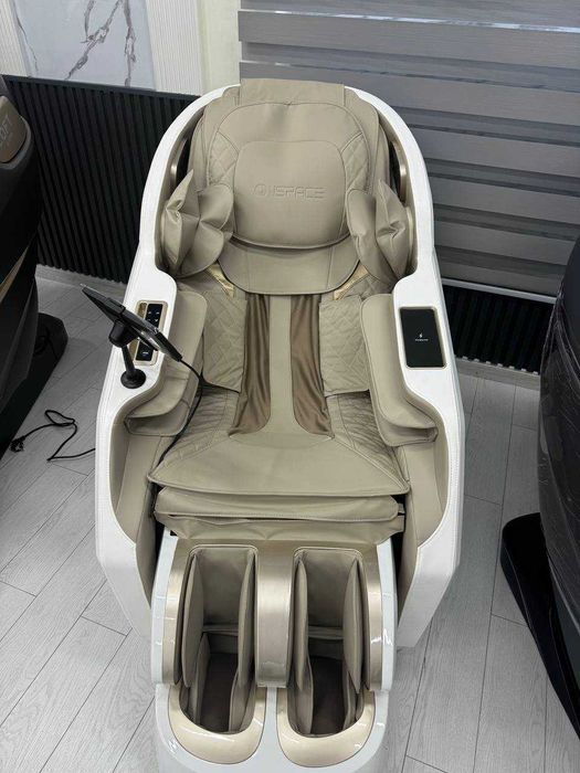 Массажное кресло с функцией подогрева для комфорта.