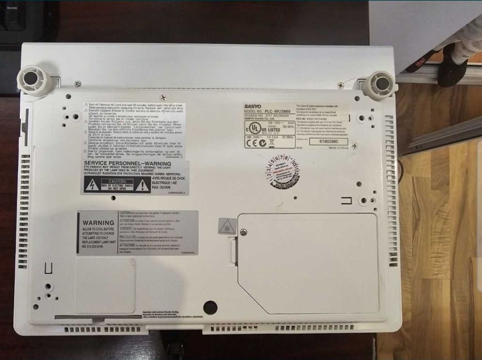 Proiector Sanyo  PLC-WU3800