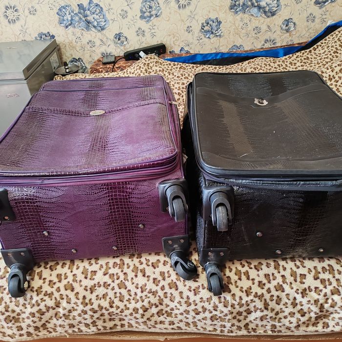 Чемоданы продам срочно