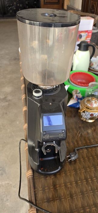 Продам профессиональный кофе машинку.