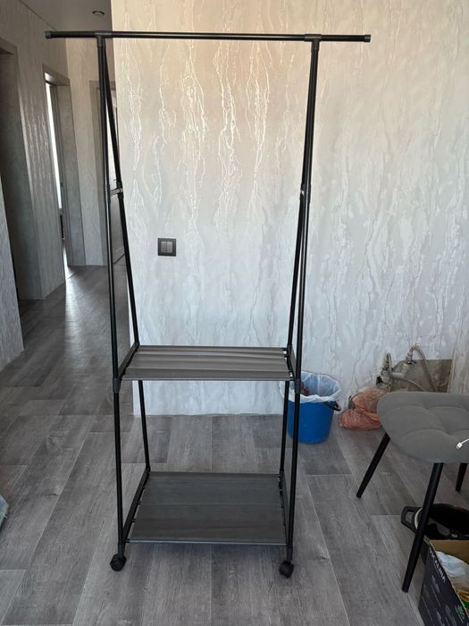 Продам этажерку для вещей