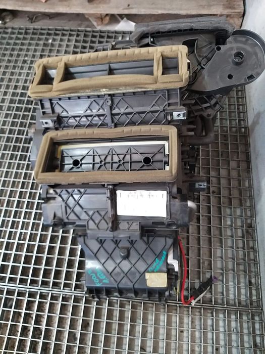 Tulumba aer clima bord ford focus 3 av6n19b555aj