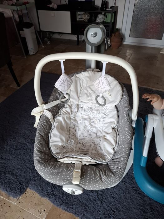 Vând balansoar bebe Joie