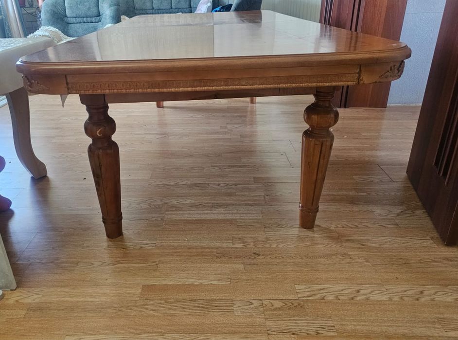 Стол из чистого дерева