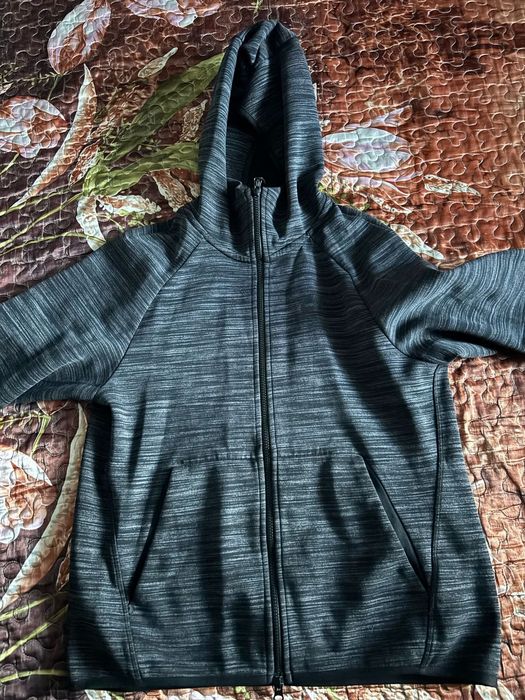 Продам спортивный костюм