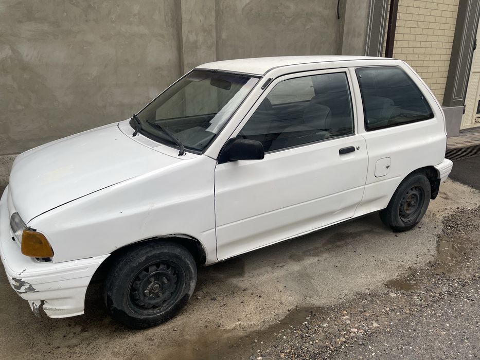 Машина Kia praid 1995 года