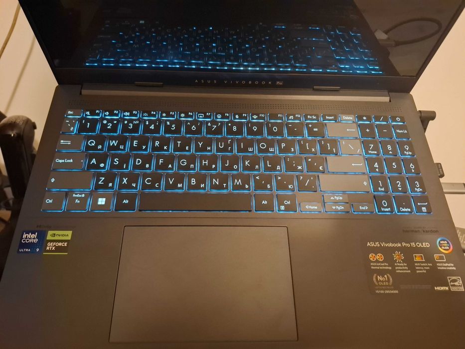 ASUS Vivobook Pro 15 RTX 4060 / Core Ultra 9 / 40GB RAM OLED