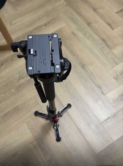 Monopied Manfrotto extrem de putin folosit