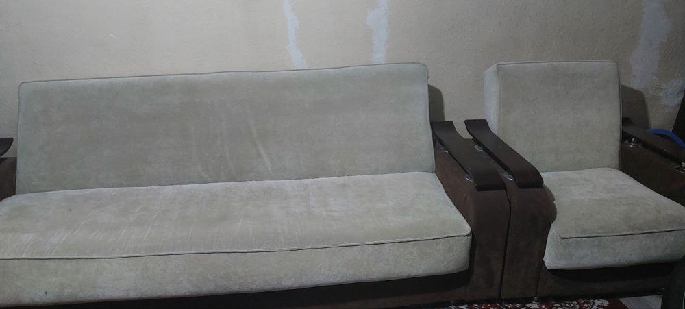 Divan sotiladigan holati yaxshi remont shart emas