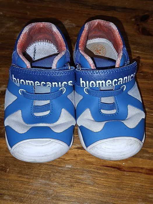 Детски пантофи и обувки