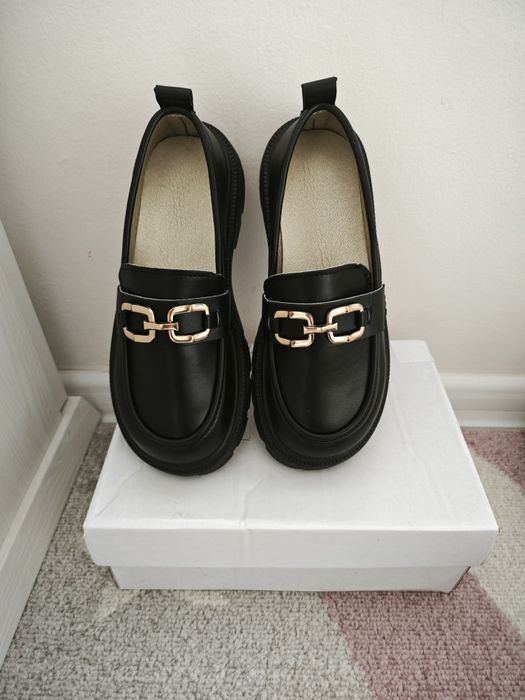 Чисто нови детски обувки