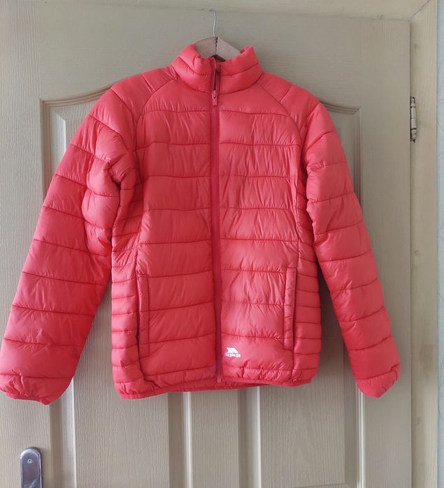 Чисто ново яке TRESPASS