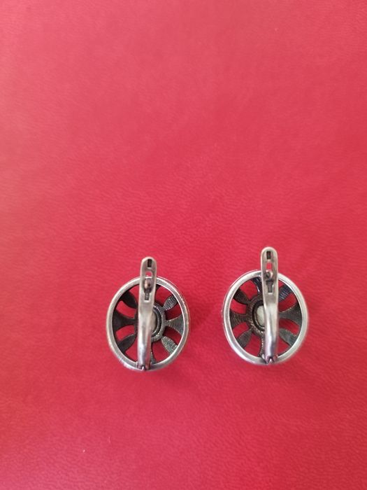Продам серебряные серьги