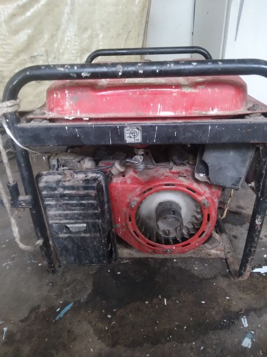 Бензиновый генератор