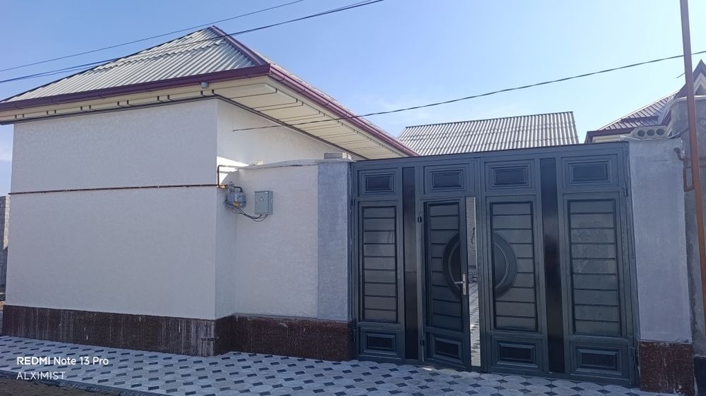 Uy sotiladi 2.5 sotix 6xona 63.000$