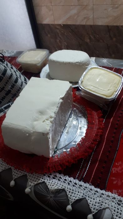 Vând branza naturală