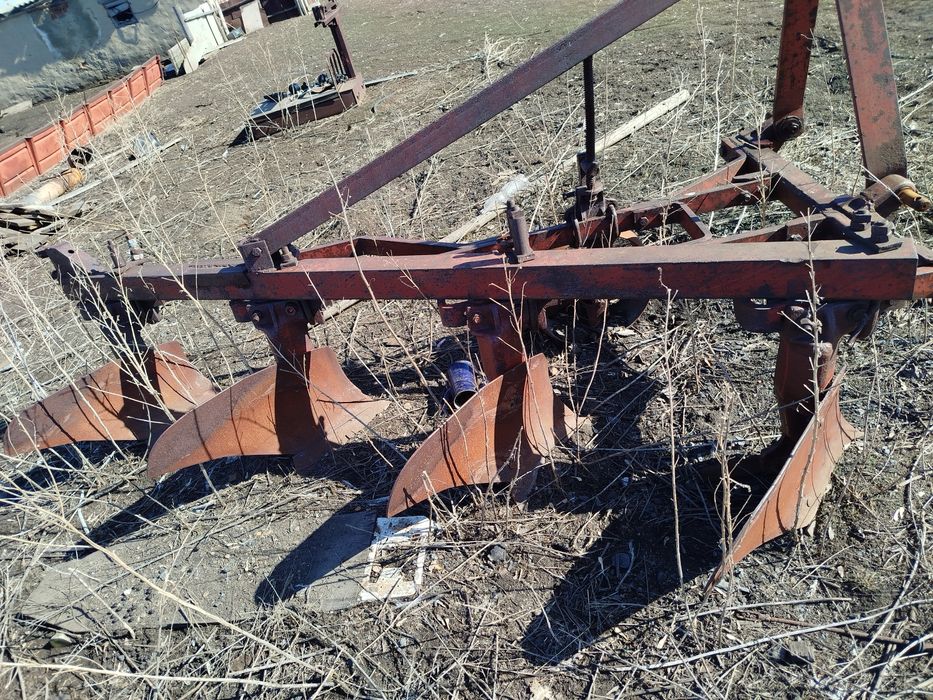 Продам 4-х корпусный плуг от дт75