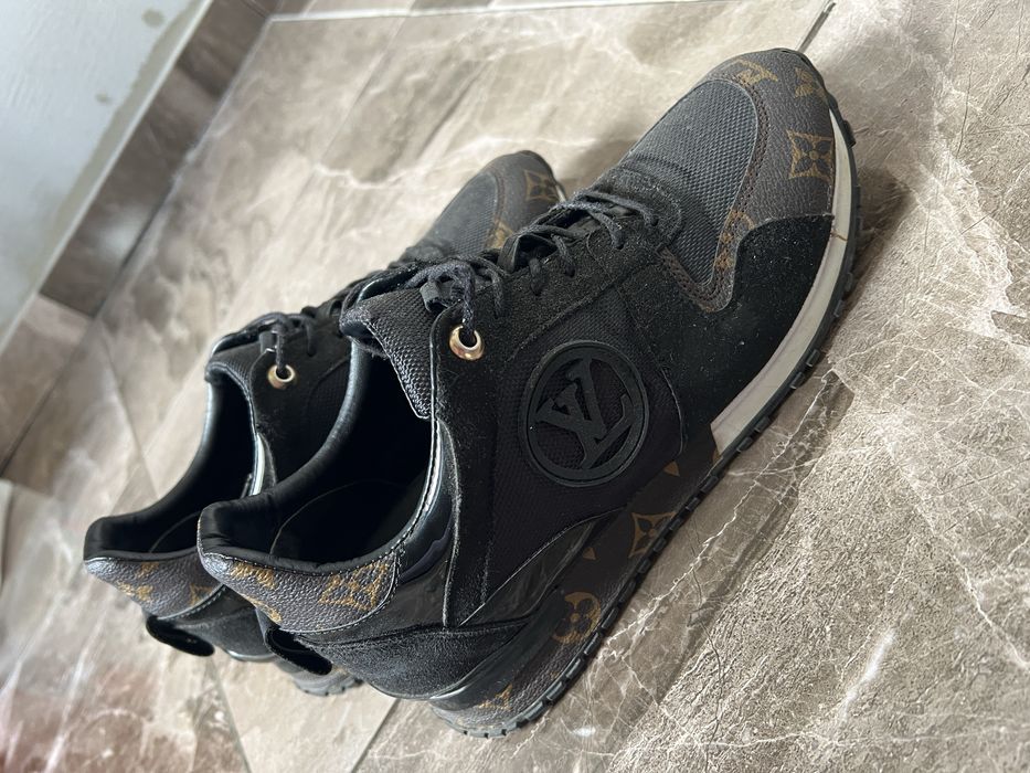 Черни спортни обувки