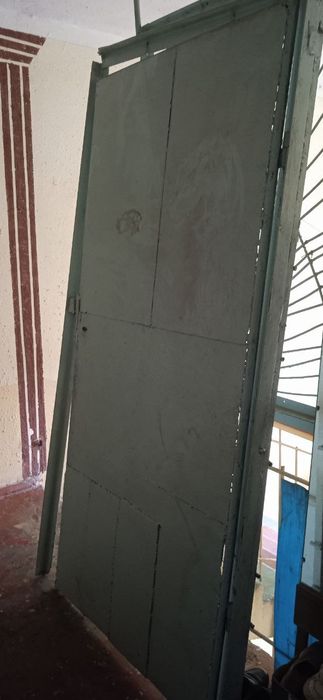Temir rovvot ishlangan 1 eshiklik bòyi 2.10 eni 1.10  real haridorlar