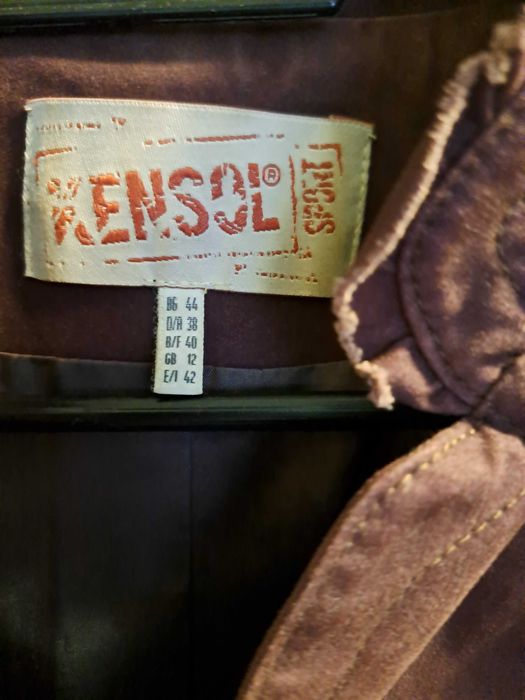 Костюм със сако и пола