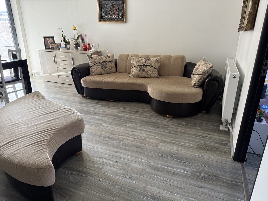 Coltar living este din 2 piese se poate pune in mai multe varainte