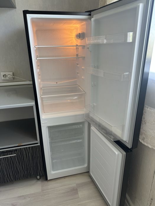 Продам рабочий холодильник