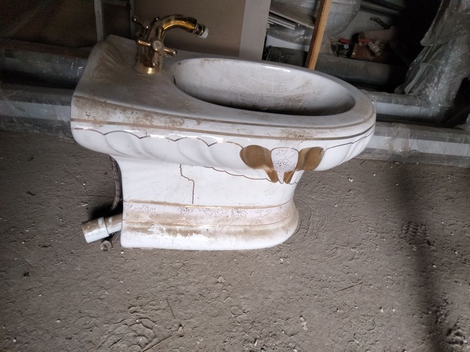 Бидэ 2 штуки в отличном состояний