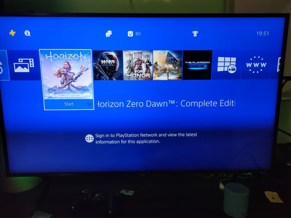 PlayStation 4 Pro 1TB + 4 игри + DualShock 4