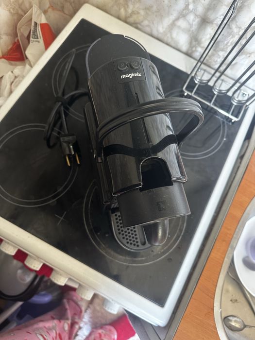 Кафемашина Неспресо Инисия / Nespresso Inissia