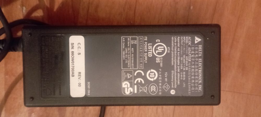 Блок питания 19В 3.4 А.