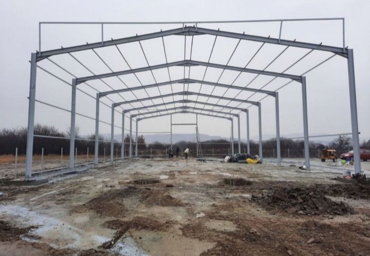 Vand ală metalică de pe stoc 10 m lățime 20 lungime 4 m la strașină cu