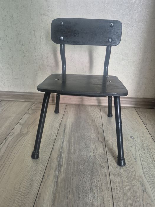 Стул маленькии детскии