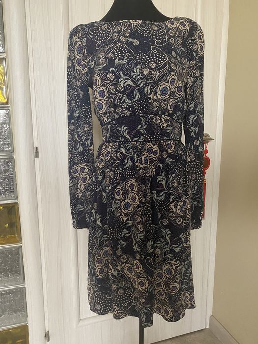 Приталенное платье Naf Naf 44 размер