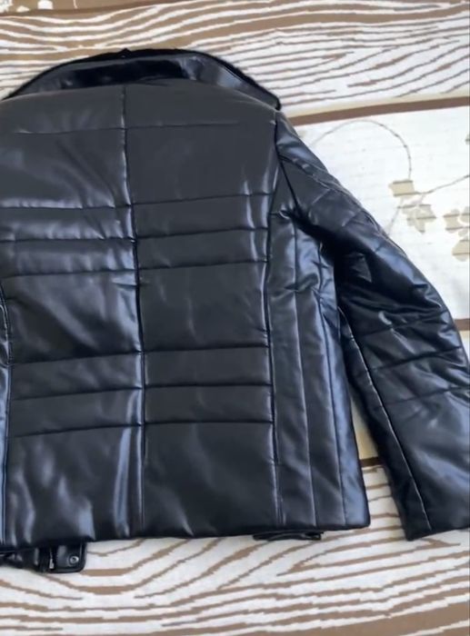 Продам куртку новый……………………