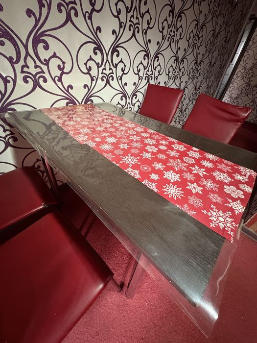 Стол со стульями