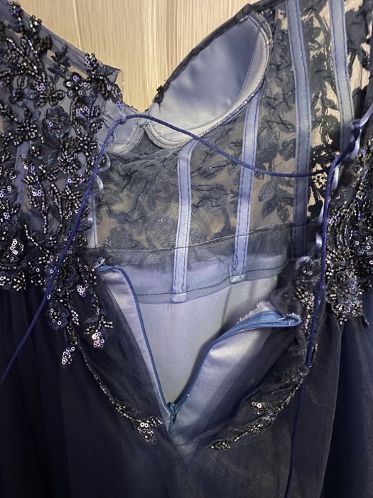 Синя бална рокля