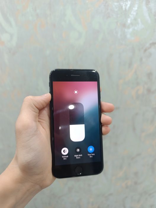 Продам IPhone Se 20