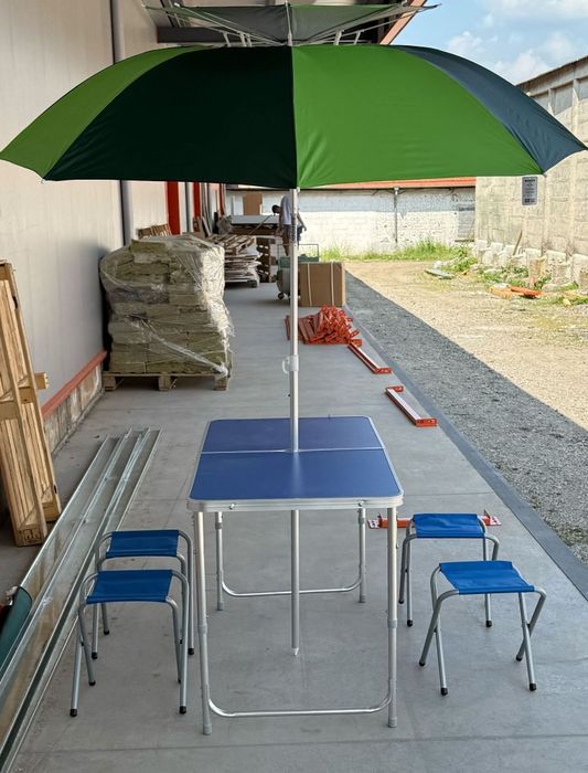 Къмпинг комплект 3 в 1: Сгъваема маса с 4 стола и чадър – лек, компакт