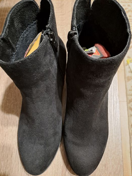 Дамски велурени боти