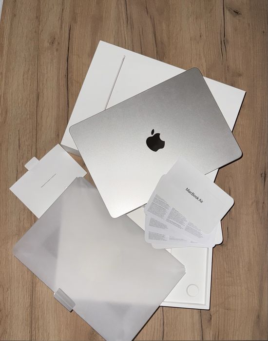 MacBook Air 13 M2, 256GB, Gold