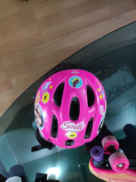 Каска.        soy luna