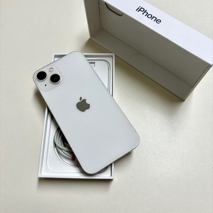 Magazin vinde: iPhone 13 128gb  bateria noua 100% Negru / Alb