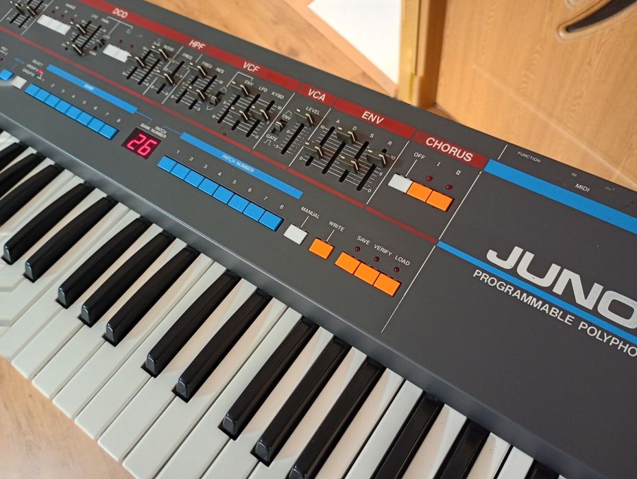 ROLAND JUNO-106 sintetizator orga pian