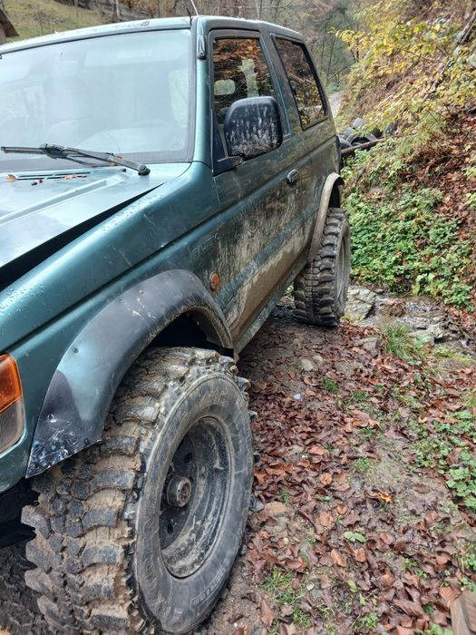 Vând sau dezmembrez Mitsubishi  pajero  2.5